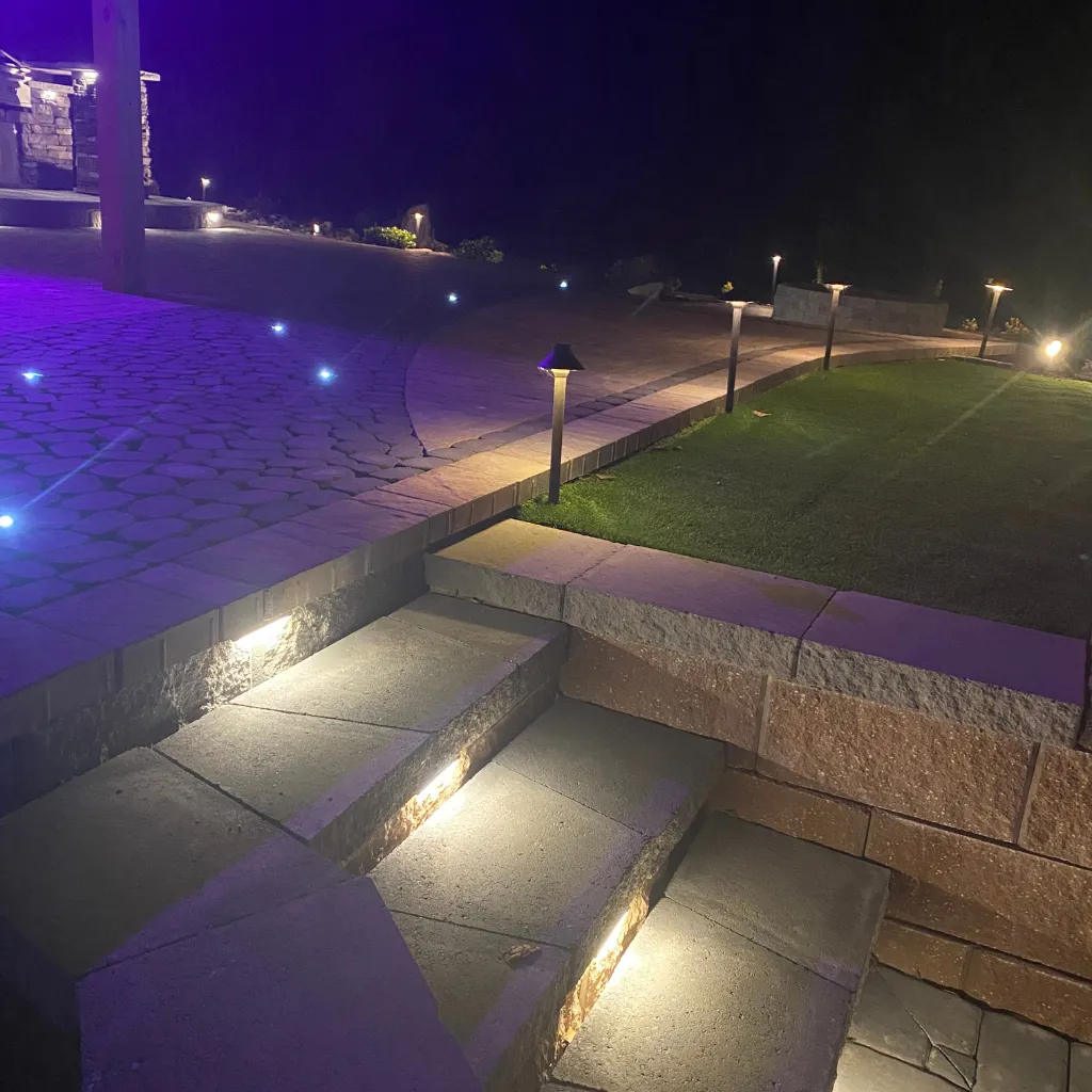 A beautiful patio in which you can see different types of lighting which allow you to enjoy the space even in the darkest nights.