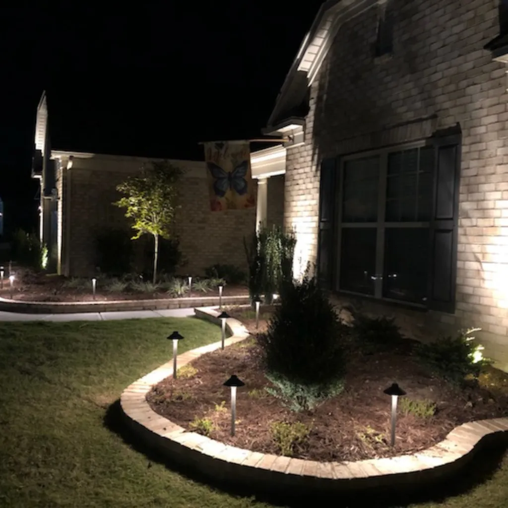 A beautiful patio in which you can see different types of lighting which allow you to enjoy the space even in the darkest nights.