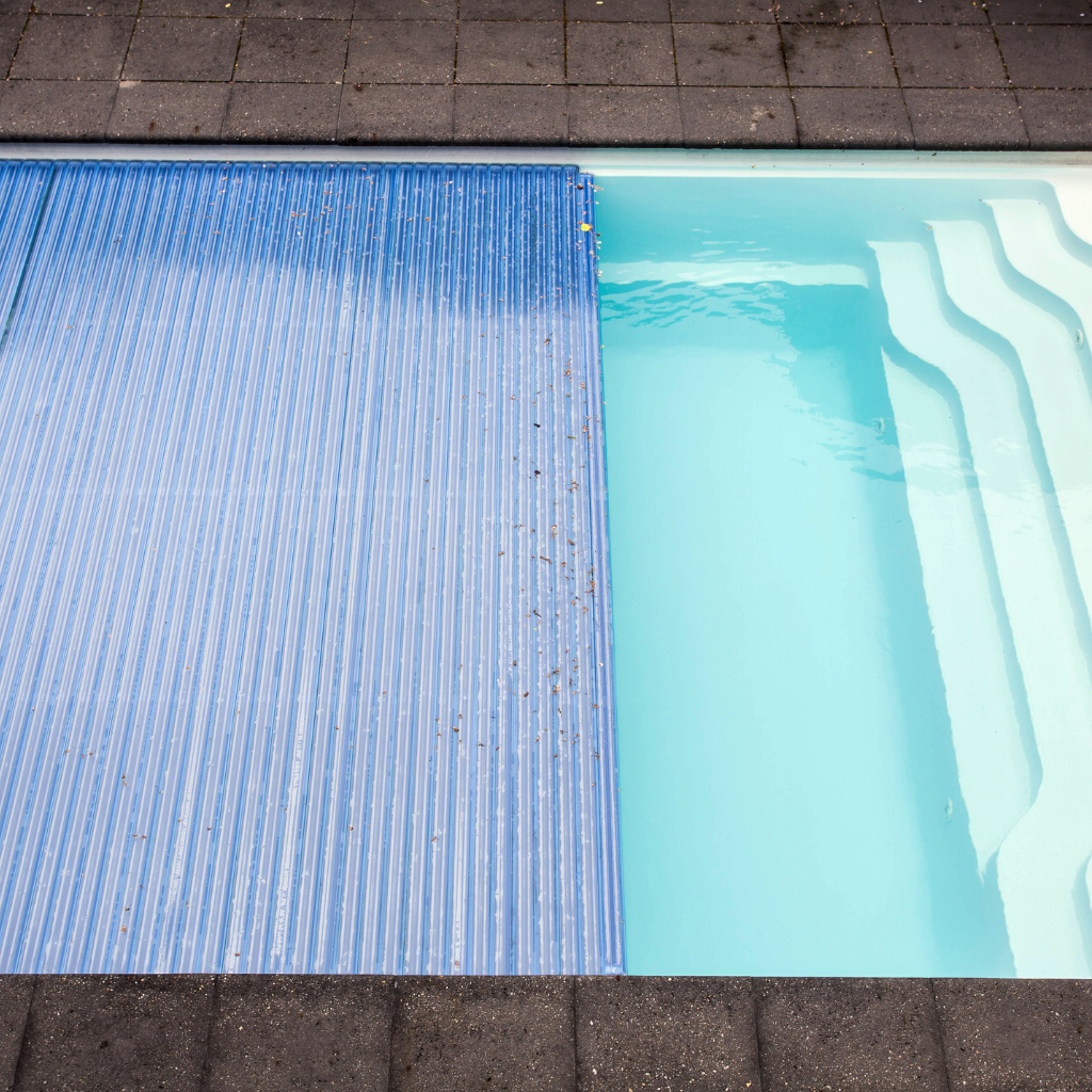 A pool cover that protect the pool from dust, leaves, etc