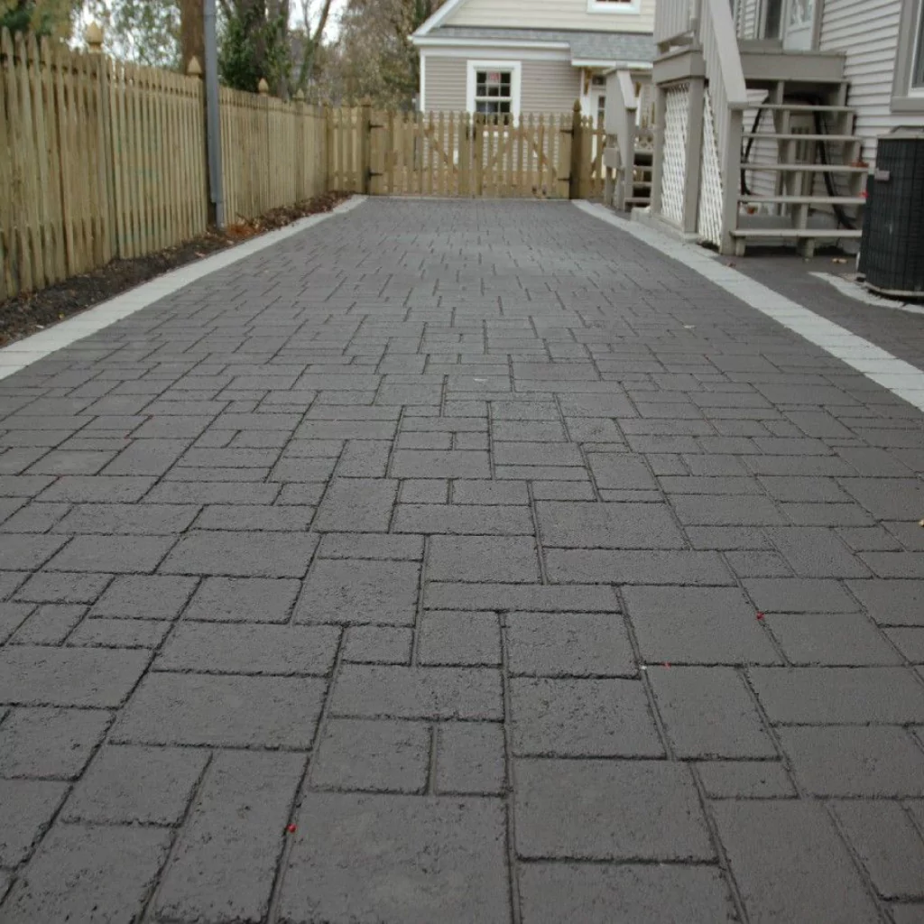 An asphalt flooring in a driveway