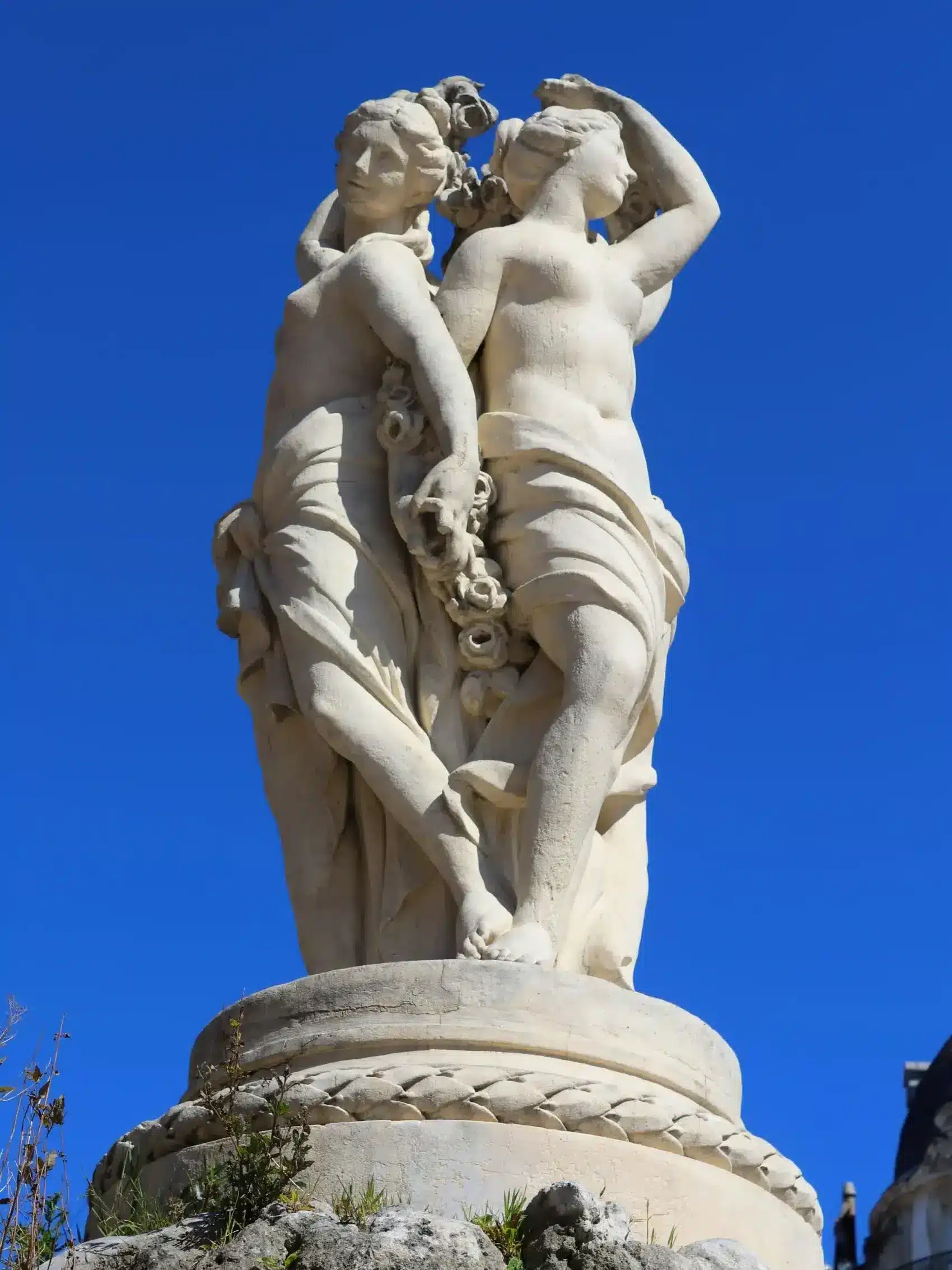 statuary fountain